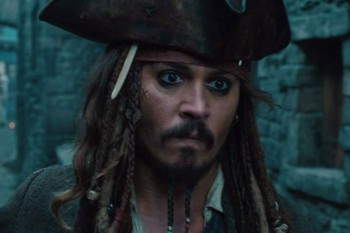 Фанаты потребовали вернуть Джонни Деппа в "Пираты Карибского моря"