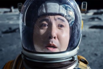 Китайская космическая комедия "Лунный человек" возглавила мировой прокат