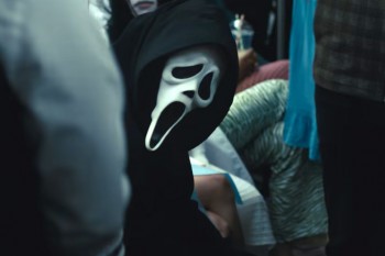 В тизер-трейлере фильма "Крик 6" убийца в маске переехал в Нью-Йорк