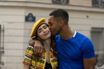 Сериал "Эмили в Париже" выбился в тройку лидеров на Нетфликс