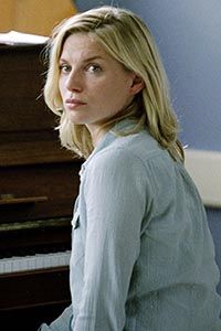 Ева Бертистл (Eva Birthistle)