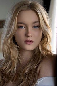 Хлоя Роуз Робертсон (Chloe Rose Robertson)
