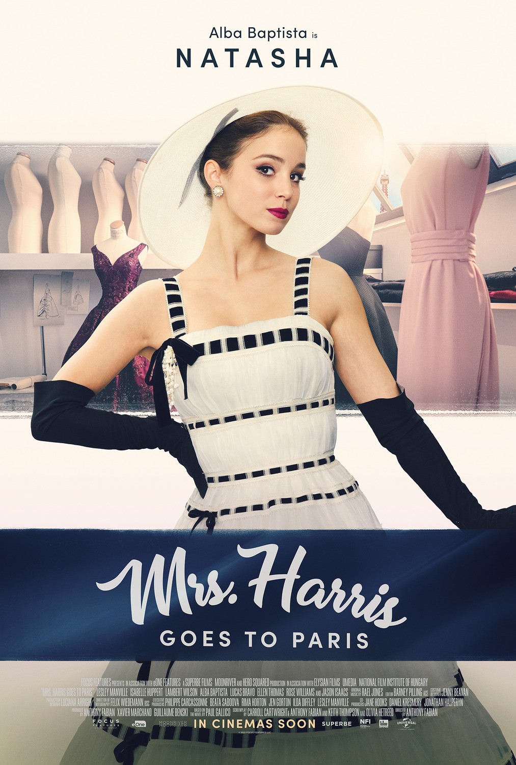 Миссис Харрис едет в Париж: постер N207440