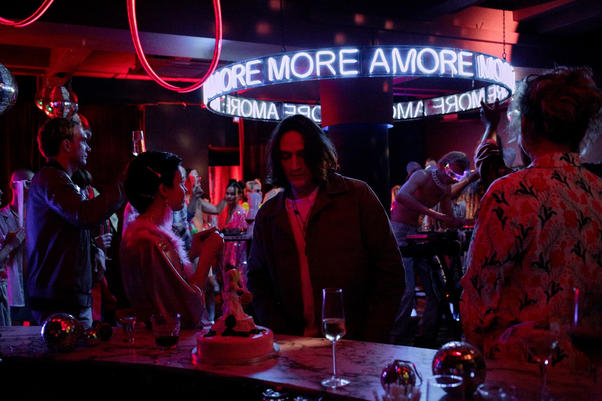Сериал AMORE MORE (2022). Кадр N199628