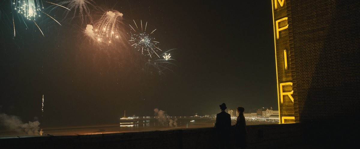Фильм Империя света (2022). Кадр N203830
