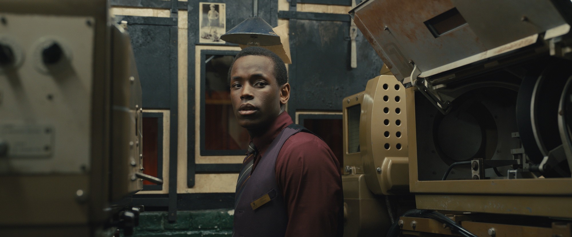 Фильм Империя света (2022). Кадр N208207