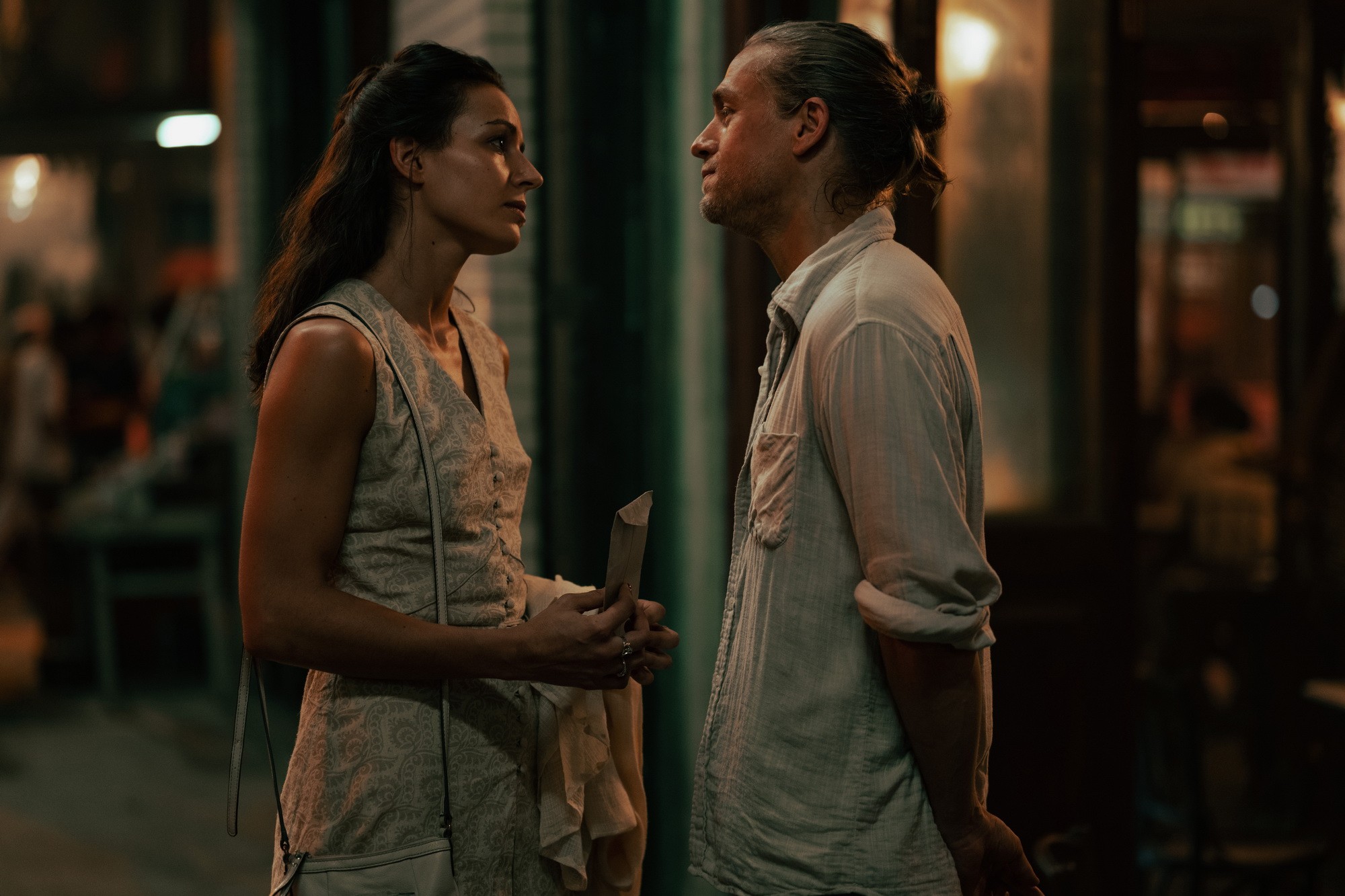 Сериал Шантарам (2022). Кадр N210610