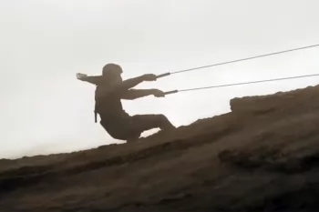 В трейлере фильма "Дюна 2" главный герой оседлал червя