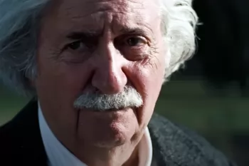 В новом трейлере фильма "Оппенгеймер" показали грустного Альберта Эйнштейна