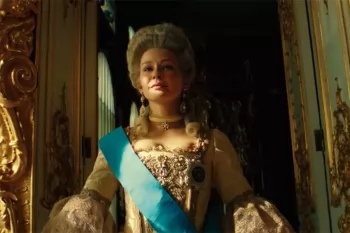 Юлия Пересильд стала Елизаветой в трейлере фильма "Императрицы"