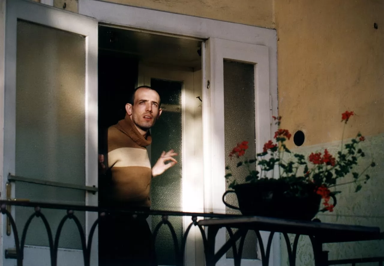 Фильм Мы должны помогать друг другу (2000). Кадр N229398