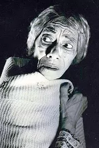 Эстелль Хемзли (Estelle Hemsley)