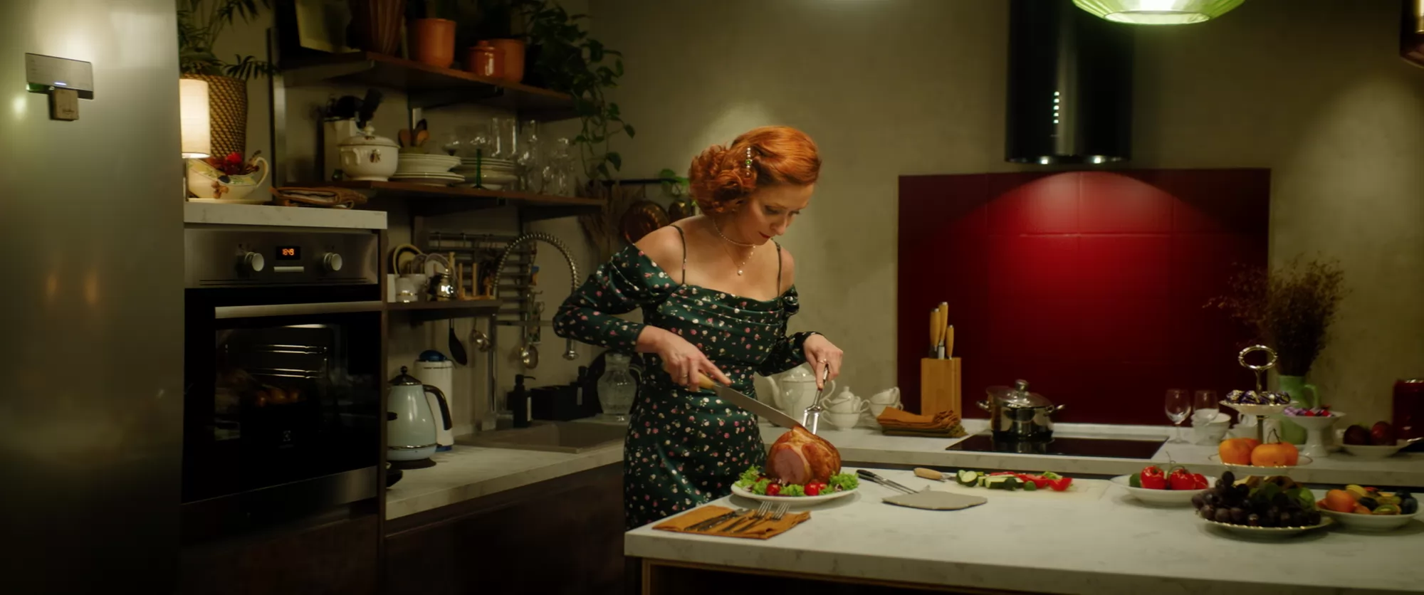 Фильм Неприличные гости (2024). Кадр N233715
