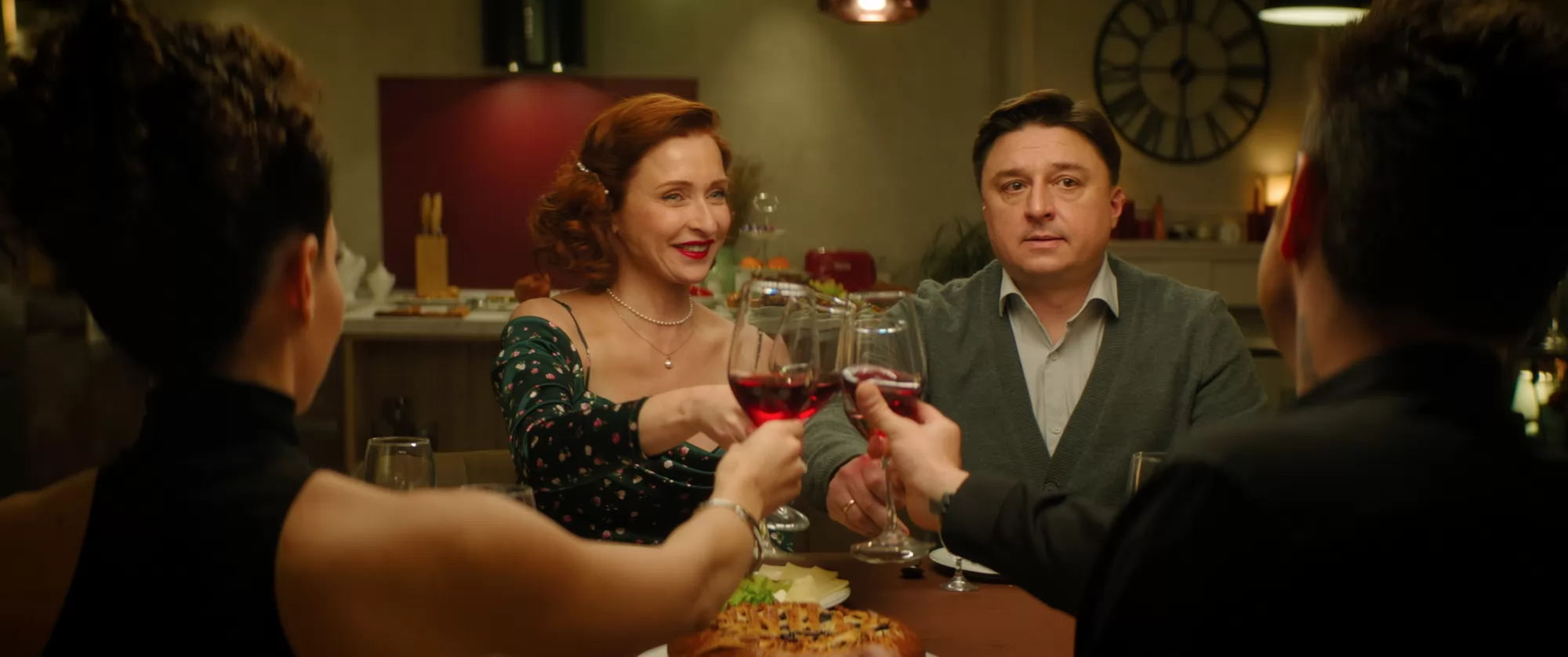 Фильм Неприличные гости (2024). Кадр N233718