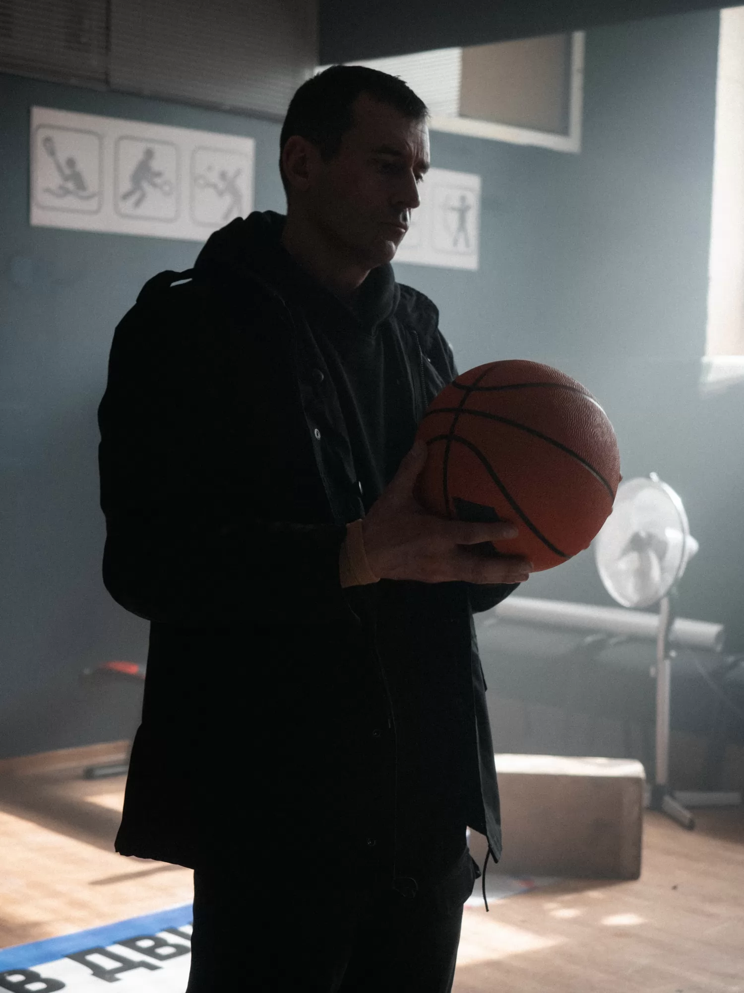 Сериал Извозчик (2025). Кадр N237042