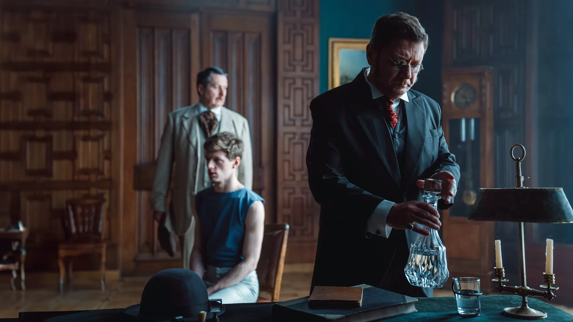 Сериал Злые люди (2025). Кадр N238478