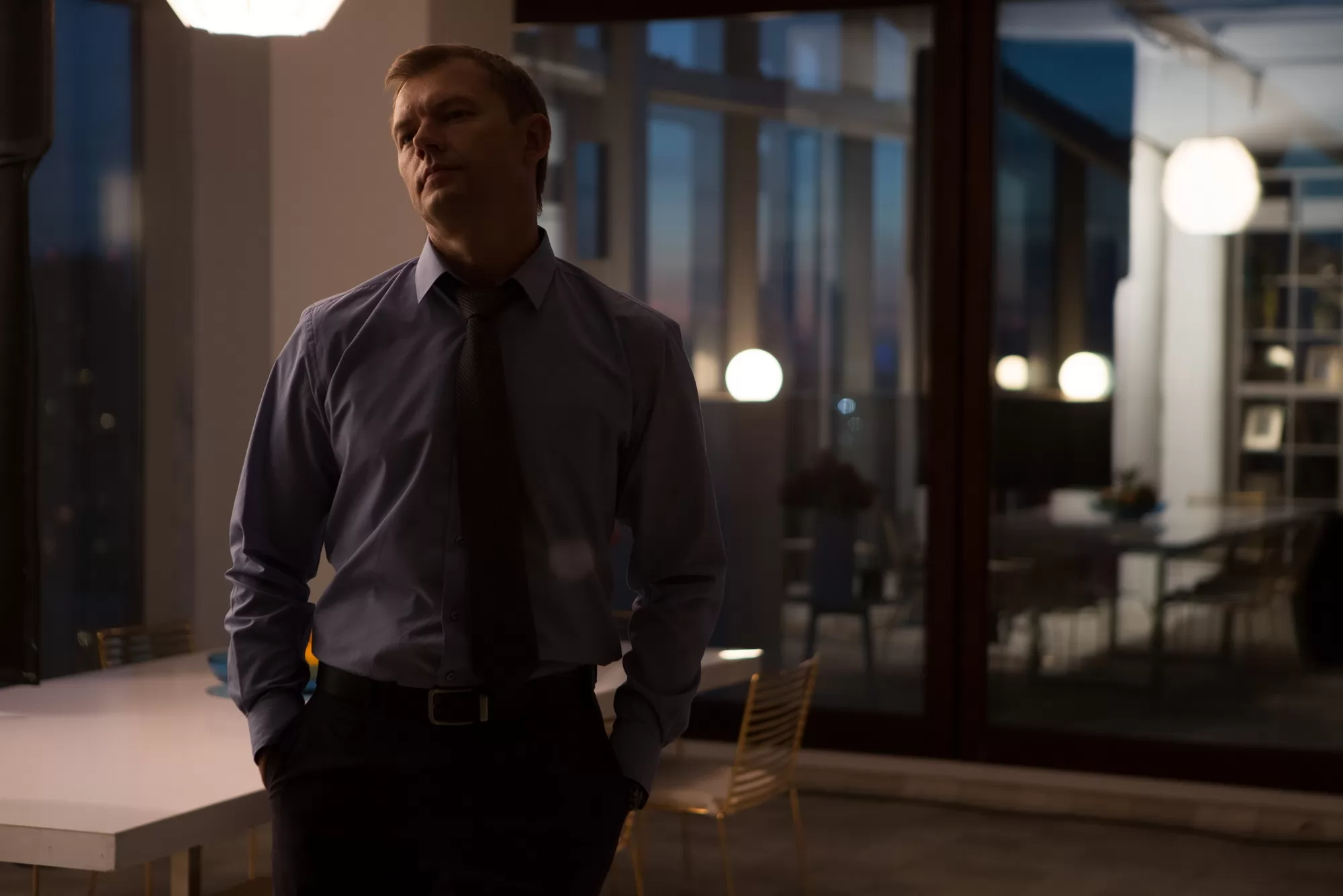 Сериал Город тайн (2024). Кадр N240744