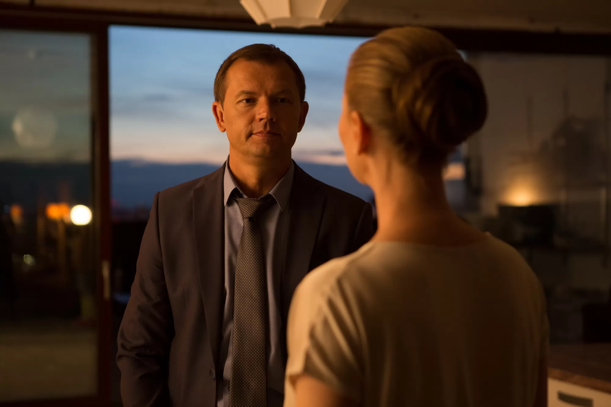 Сериал Город тайн (2024). Кадр N240748