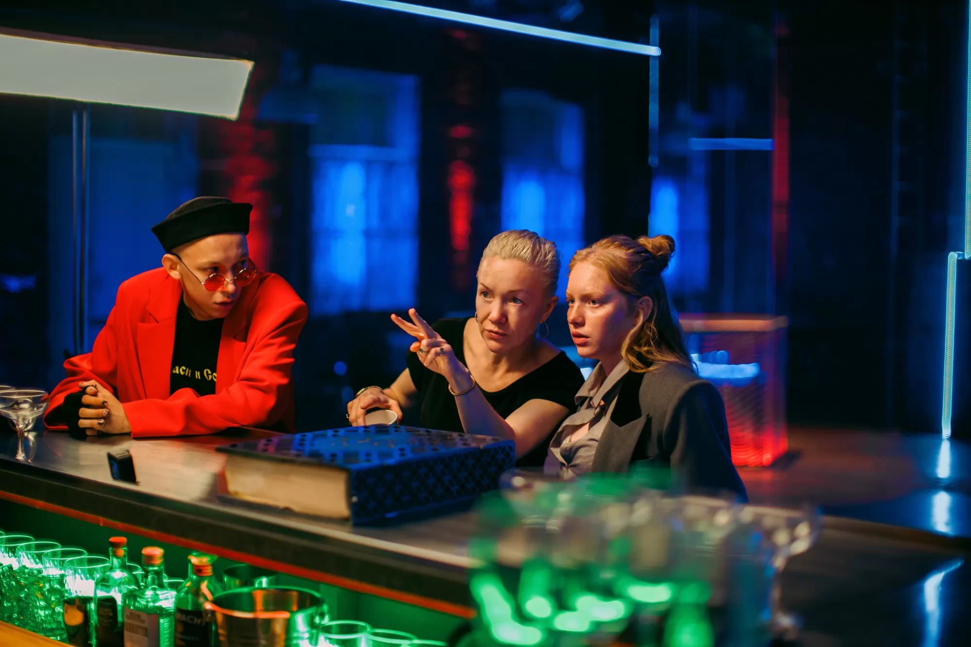 Сериал Неземная (2025). Кадр N241470