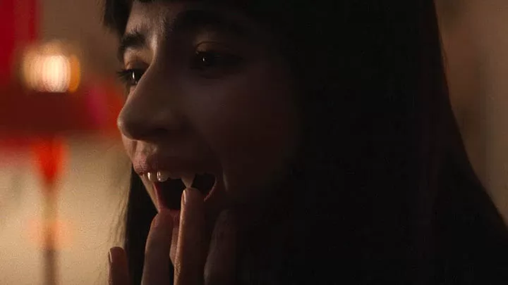 Дублированный трейлер фильма "Вампирша-гуманистка ищет отчаянного добровольца"