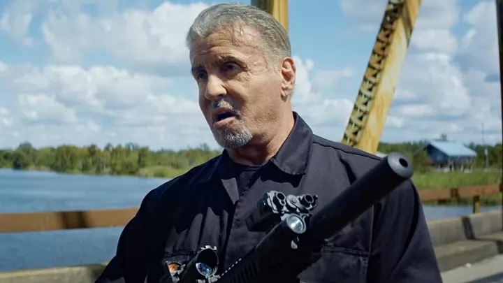 Дублированный трейлер фильма-боевика "Непробиваемые"