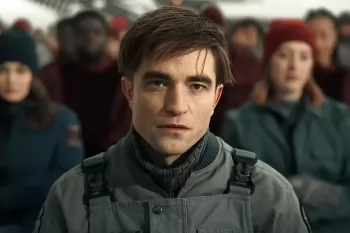 Критики расхвалили фильм "Микки 17" с Робертом Паттинсоном