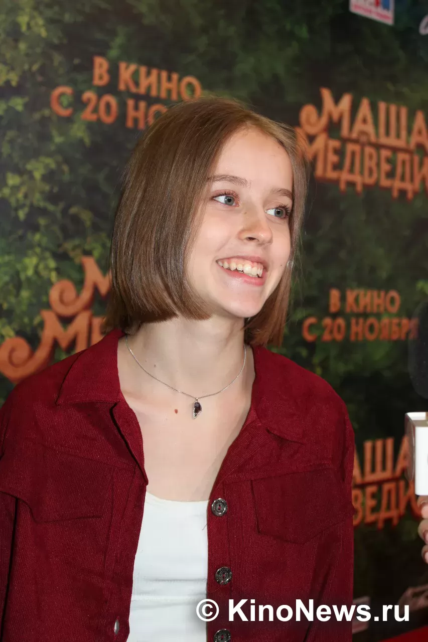 Π€ΠΎΡΠΎΠ³ΡΠ°ΡΠΈΡ N 266986 ΠΈΠ· ΡΠΎΡΠΎΠ³Π°Π»Π΅ΡΠ΅ΠΈ "ΠΠΈΡΠ°Π»ΠΈΡ ΠΠΎΡΠ½ΠΈΠ΅Π½ΠΊΠΎ Π½Π° ΠΏΡΠ΅ΠΌΡΠ΅ΡΠ΅ ΡΠΈΠ»ΡΠΌΠ° "ΠΠ°ΡΠ° ΠΈ ΠΌΠ΅Π΄Π²Π΅Π΄ΠΈ""