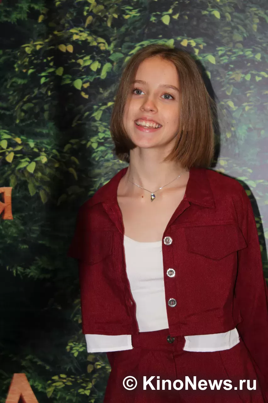 Π€ΠΎΡΠΎΠ³ΡΠ°ΡΠΈΡ N 266989 ΠΈΠ· ΡΠΎΡΠΎΠ³Π°Π»Π΅ΡΠ΅ΠΈ "ΠΠΈΡΠ°Π»ΠΈΡ ΠΠΎΡΠ½ΠΈΠ΅Π½ΠΊΠΎ Π½Π° ΠΏΡΠ΅ΠΌΡΠ΅ΡΠ΅ ΡΠΈΠ»ΡΠΌΠ° "ΠΠ°ΡΠ° ΠΈ ΠΌΠ΅Π΄Π²Π΅Π΄ΠΈ""