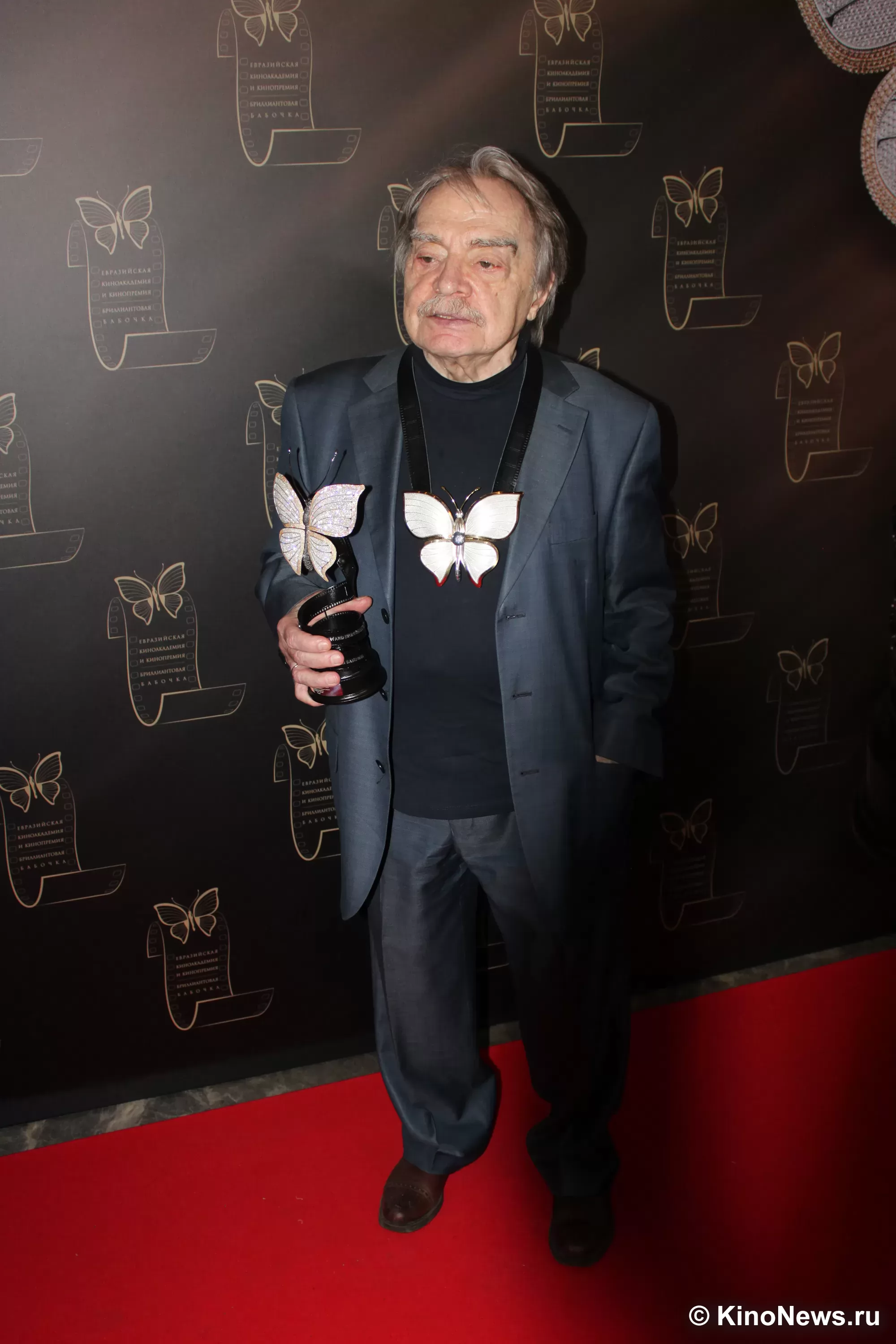 Фотография N 267430 из фотогалереи "Церемония вручения премии "Бриллиантовая бабочка""