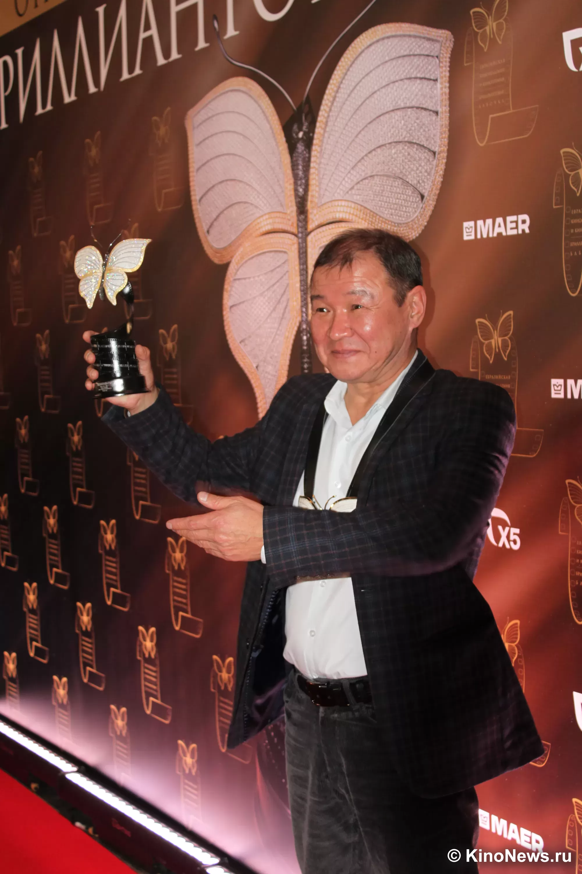 Фотография N 267431 из фотогалереи "Церемония вручения премии "Бриллиантовая бабочка""