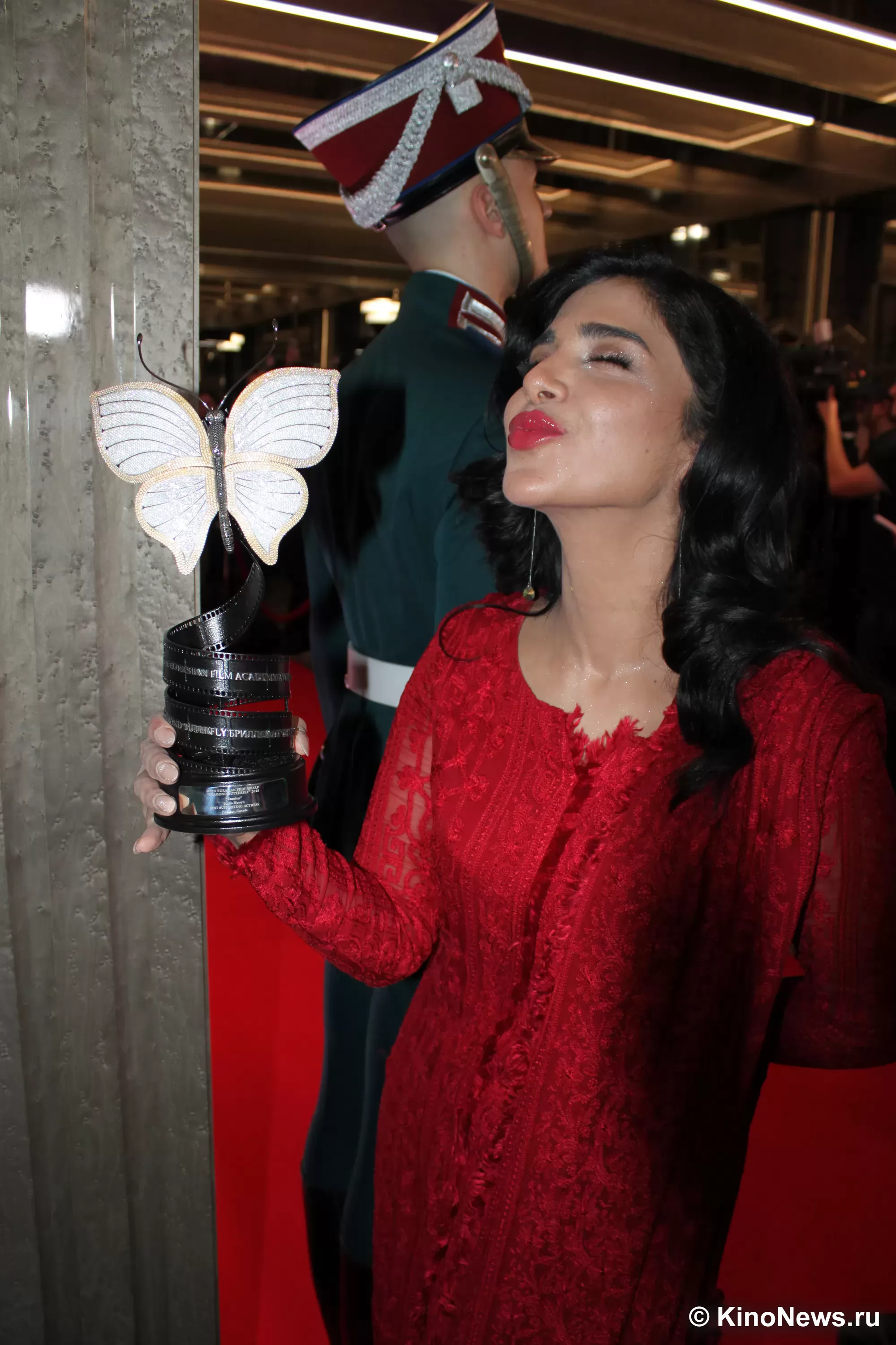 Фотография N 267436 из фотогалереи "Церемония вручения премии "Бриллиантовая бабочка""
