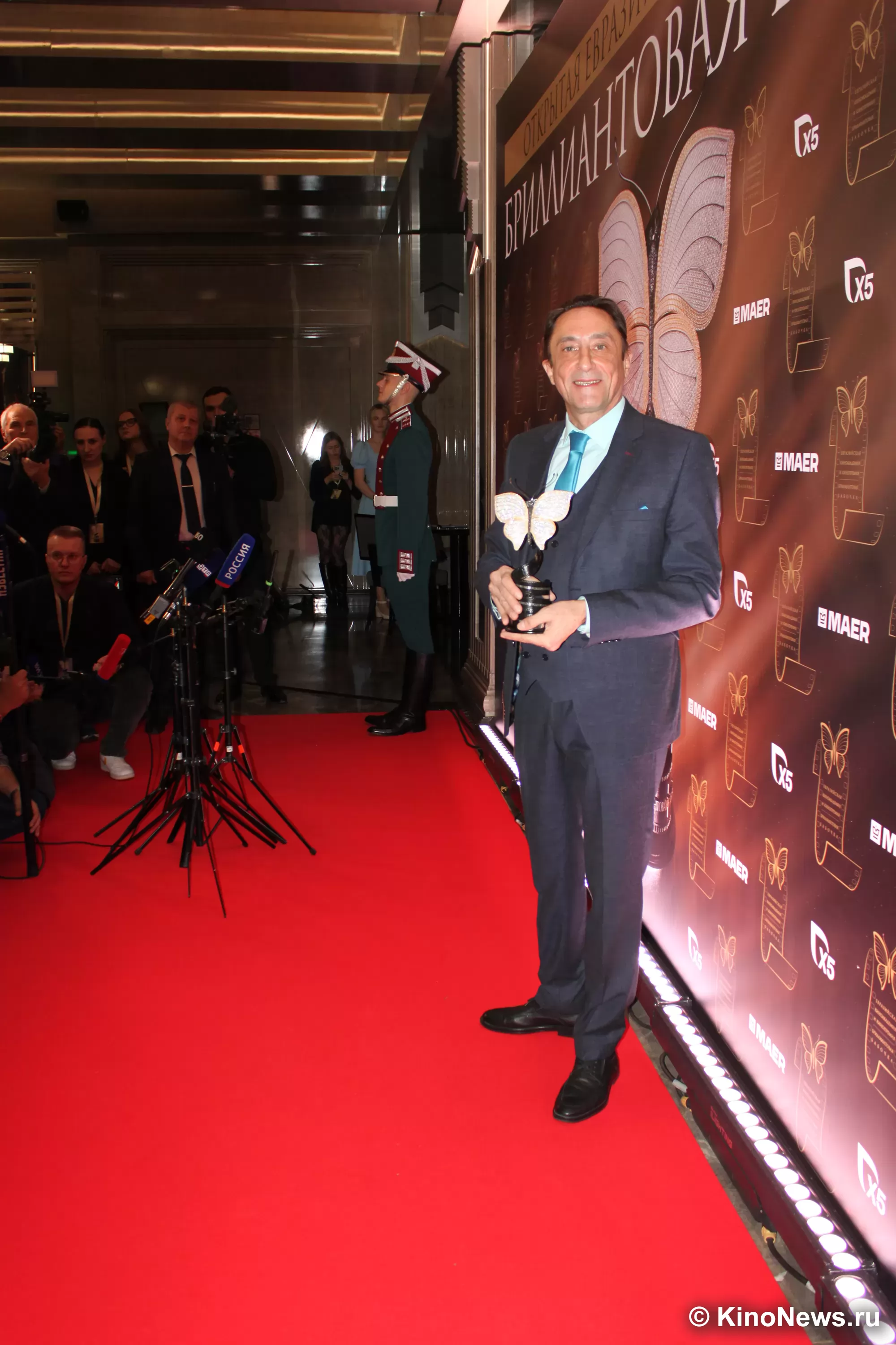 Фотография N 267438 из фотогалереи "Церемония вручения премии "Бриллиантовая бабочка""