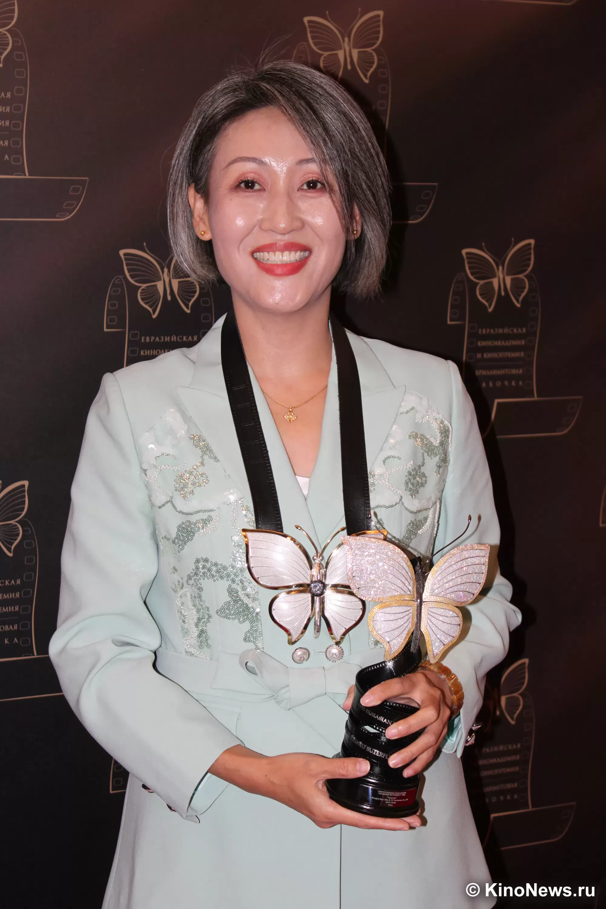 Фотография N 267445 из фотогалереи "Церемония вручения премии "Бриллиантовая бабочка""