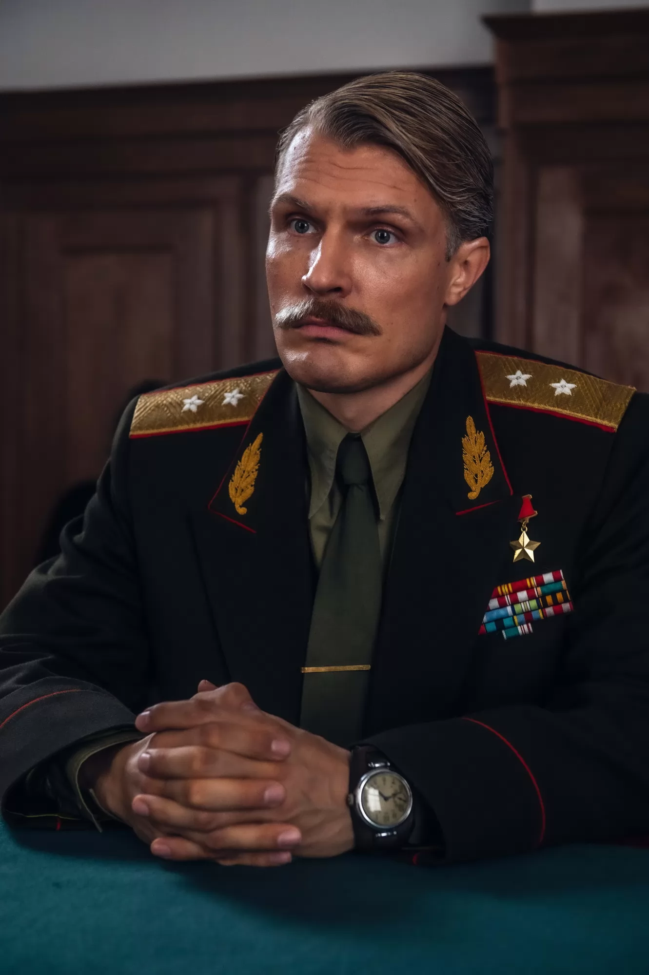 Сериал Рослый (2025). Кадр N257494