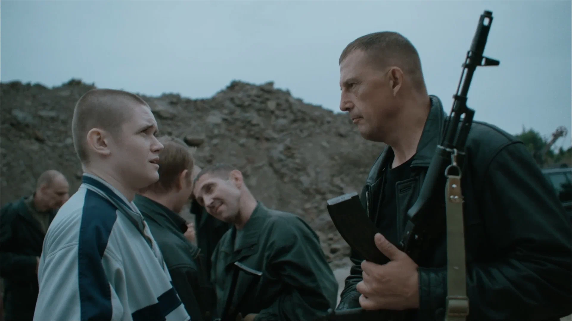 Сериал Путешествие на солнце и обратно (2025). Кадр N260413