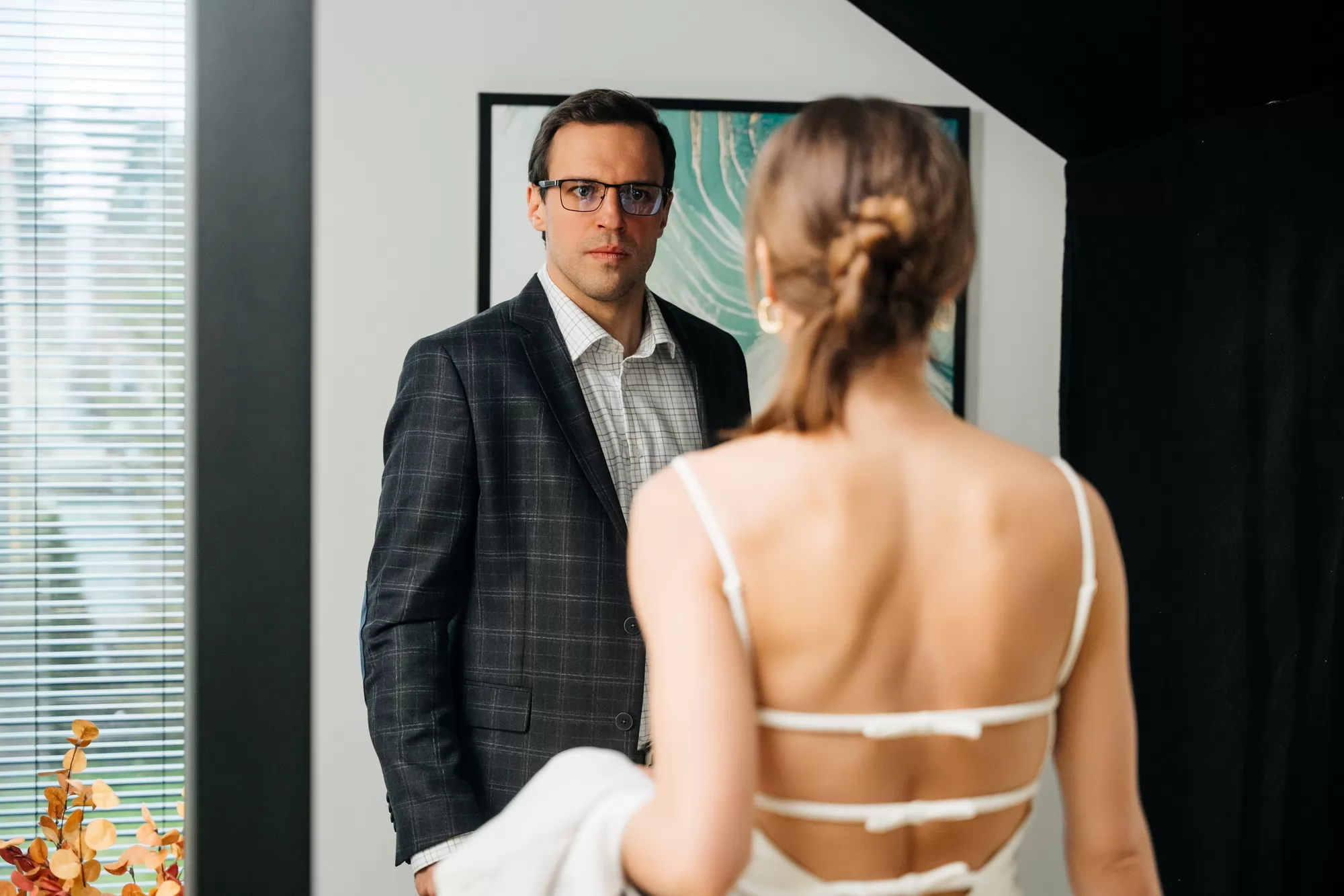 Сериал 1000 нет и 1 да (2025). Кадр N260824