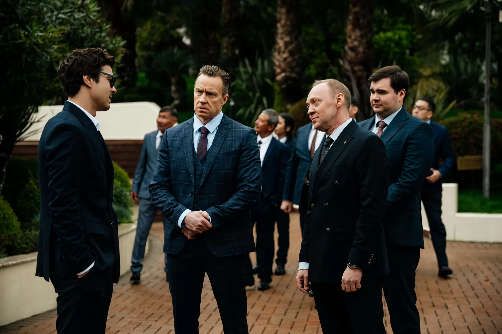 Сериал 1000 нет и 1 да (2025). Кадр N260812