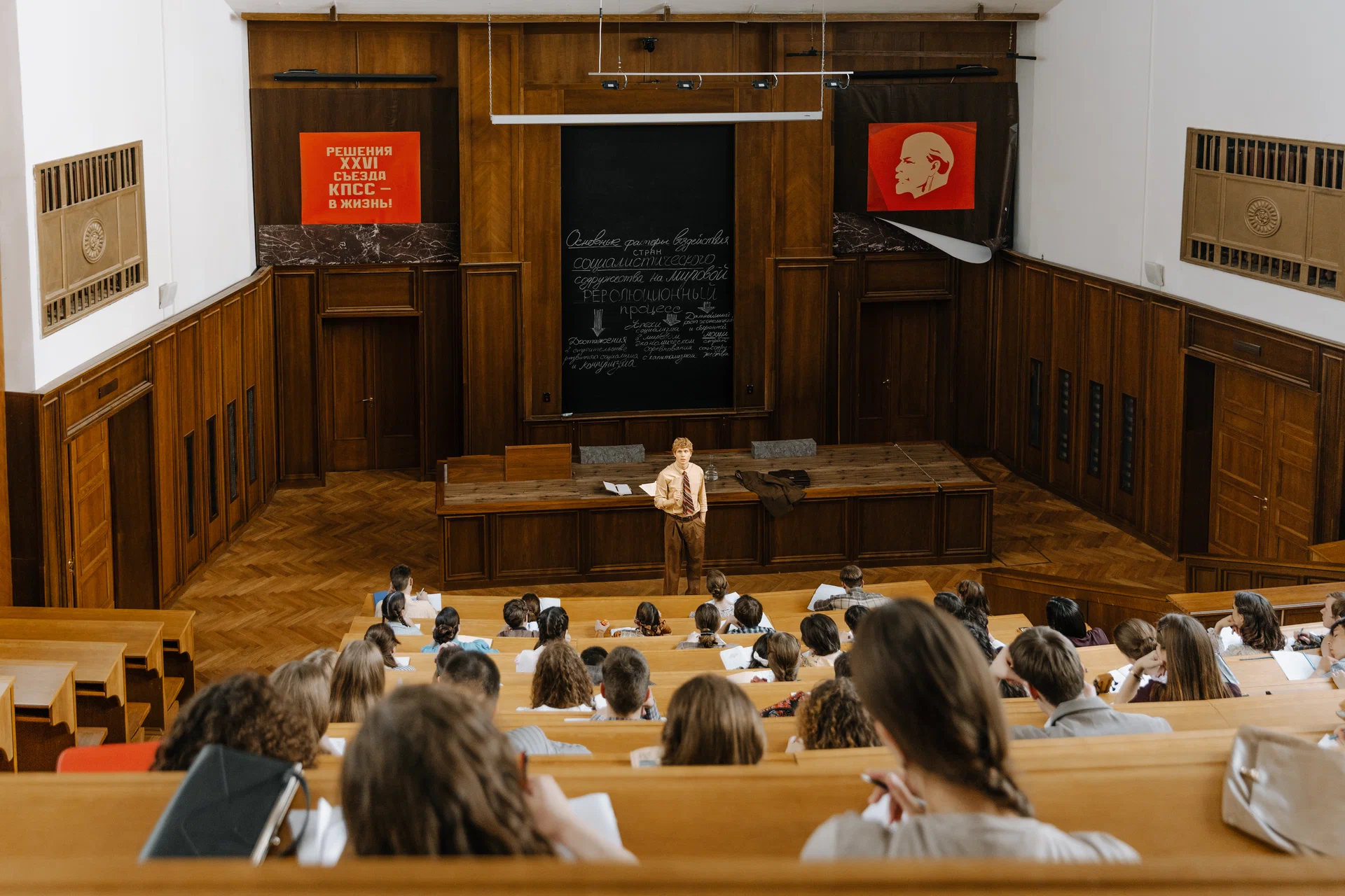 Сериал Время Счастливых (2026). Кадр N262487
