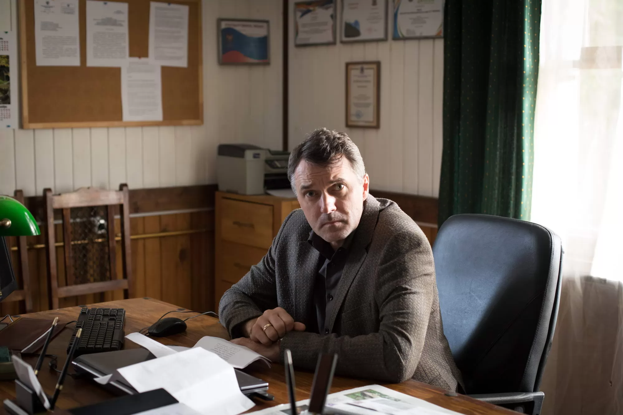 Сериал Здесь все свои (2025). Кадр N265321