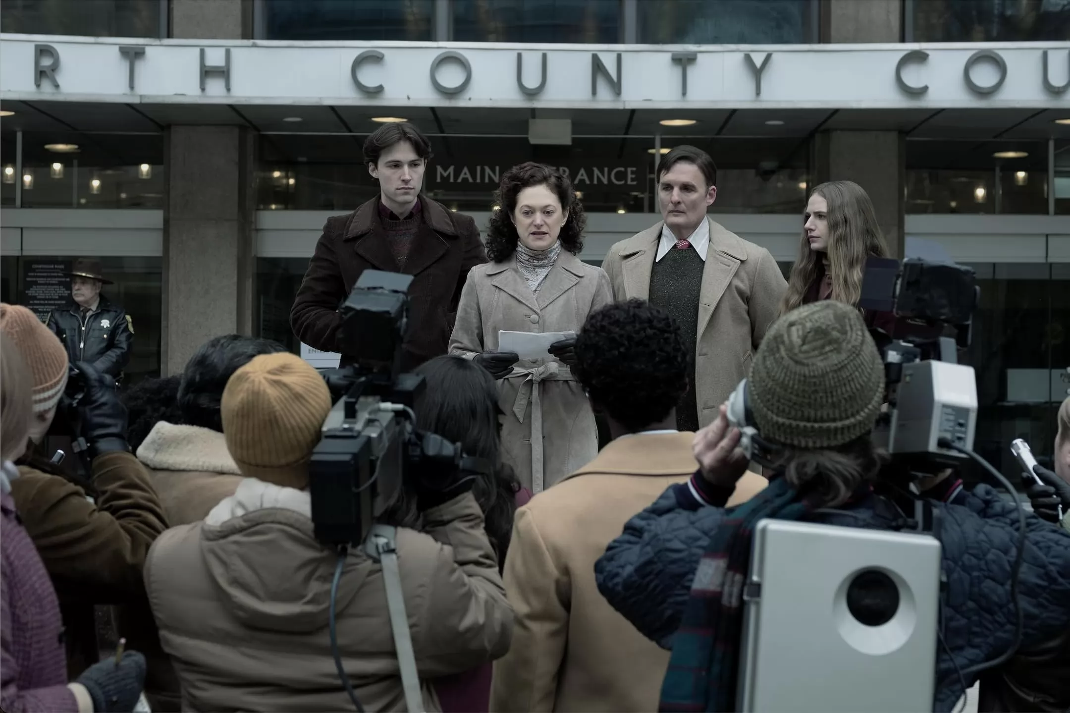 Сериал Джон Уэйн Гейси: Замаскированный дьявол (2025). Кадр N265865