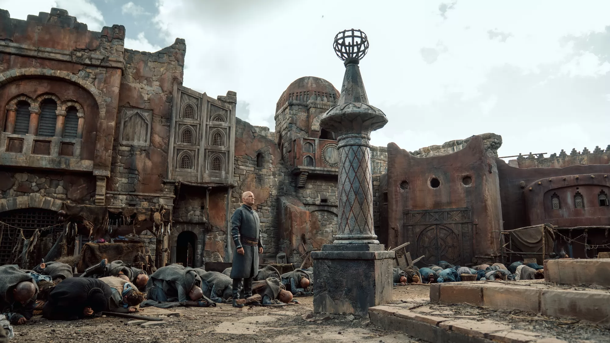 Сериал Трудно быть богом (2026). Кадр N266335