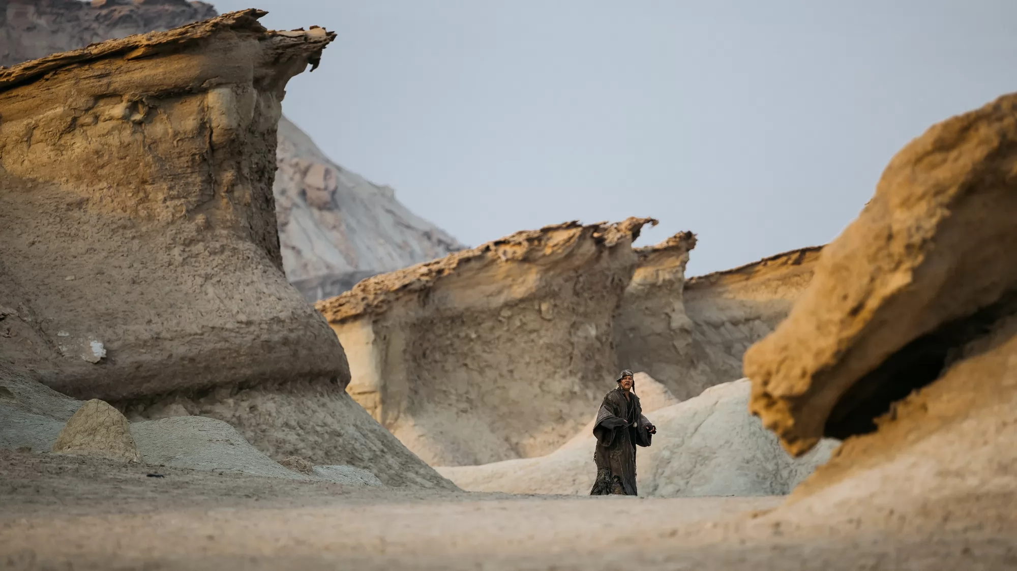 Сериал Трудно быть богом (2026). Кадр N266328