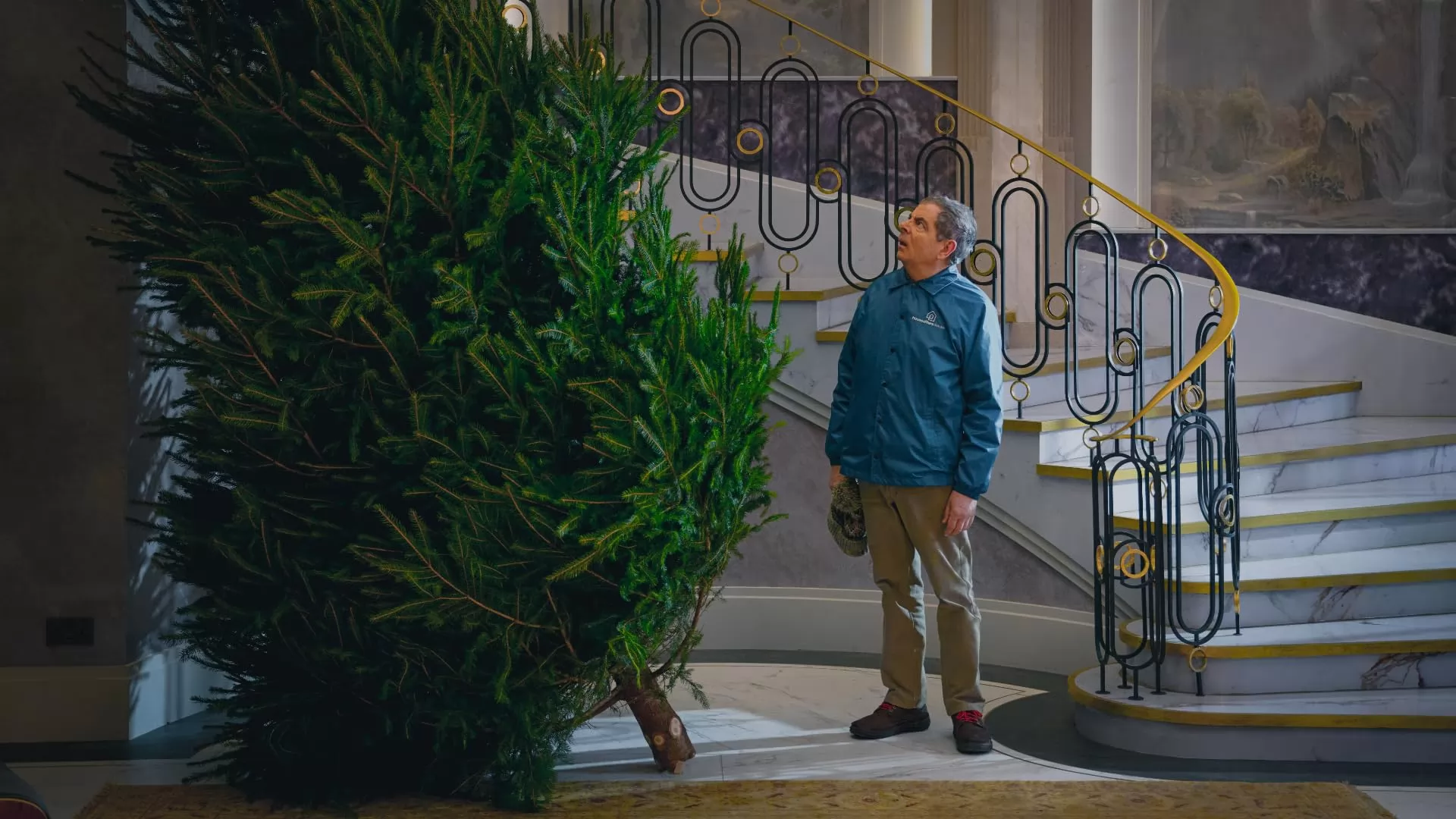 Сериал Человек против малыша (2025). Кадр N266710