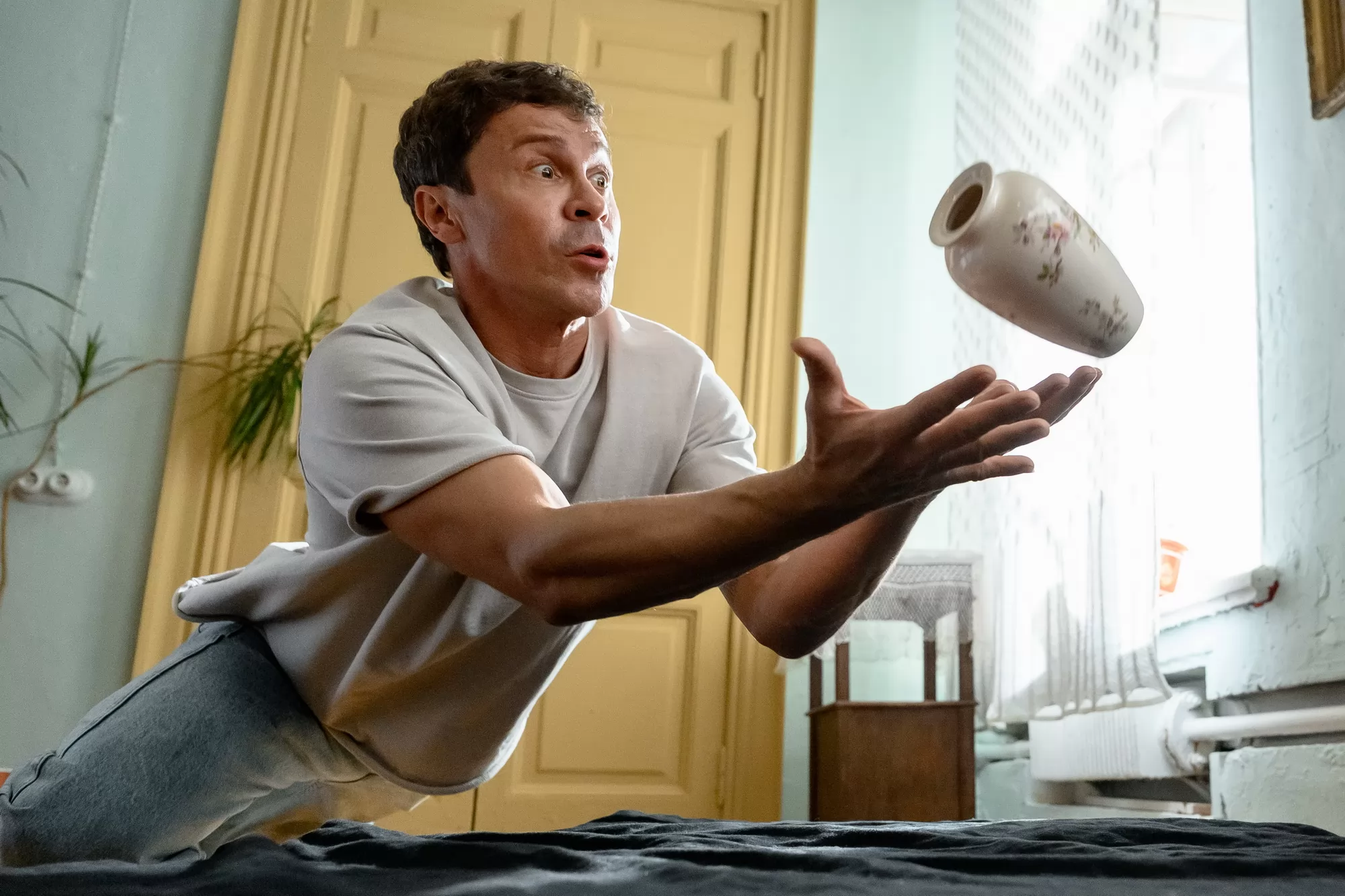 Сериал Как Деревянко Чехова играл (2025). Кадр N267286