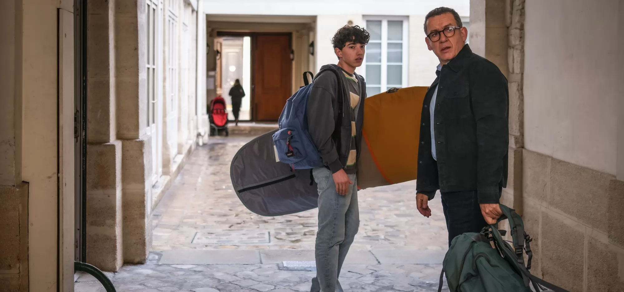 Фильм Отпуск по семейным обстоятельствам (2025). Кадр N268493