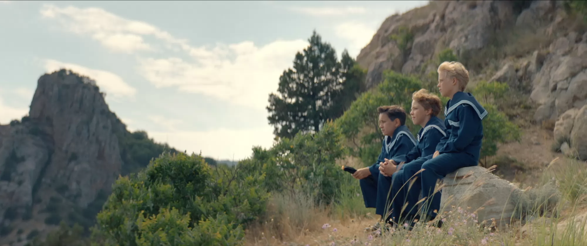 Сериал Три друга, клад и матрос Кошка (2025). Кадр N268542