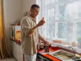 Превью кадра #259786 к фильму "Домохозяин" (2025)