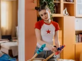 Превью кадра #262911 к фильму "Одни дома" (2025)