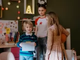 Превью кадра #262907 из сериала "Одни дома"  (2025)
