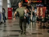 Превью кадра #264773 из фильма "Лысый нянь"  (2025)